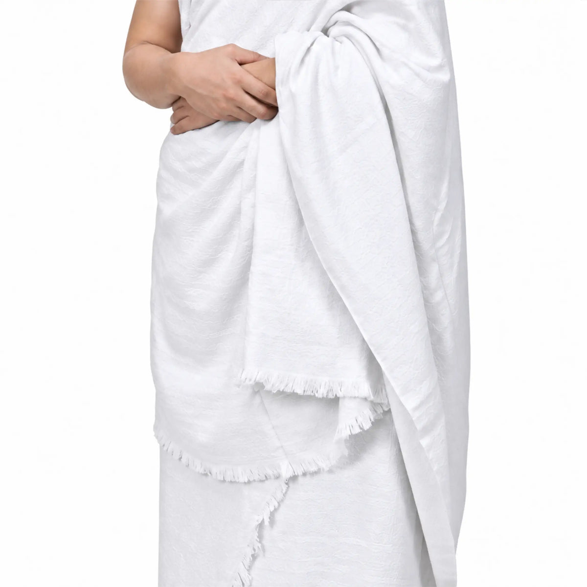 Detail des ungenähten weißen Ihram-Stoffs mit Rida und Izar