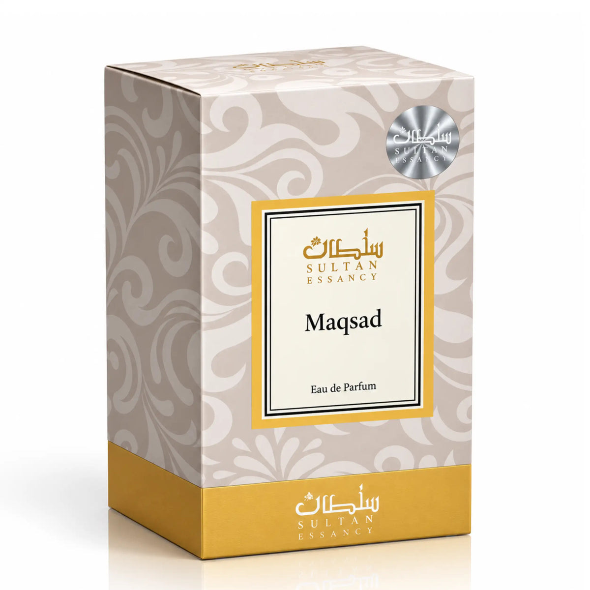 Maqsad von Sultan Essancy – cremefarbene Parfümverpackung mit goldenen Akzenten, dekorativem Muster und silbernem Markensiegel in leicht gedrehter Ansicht.