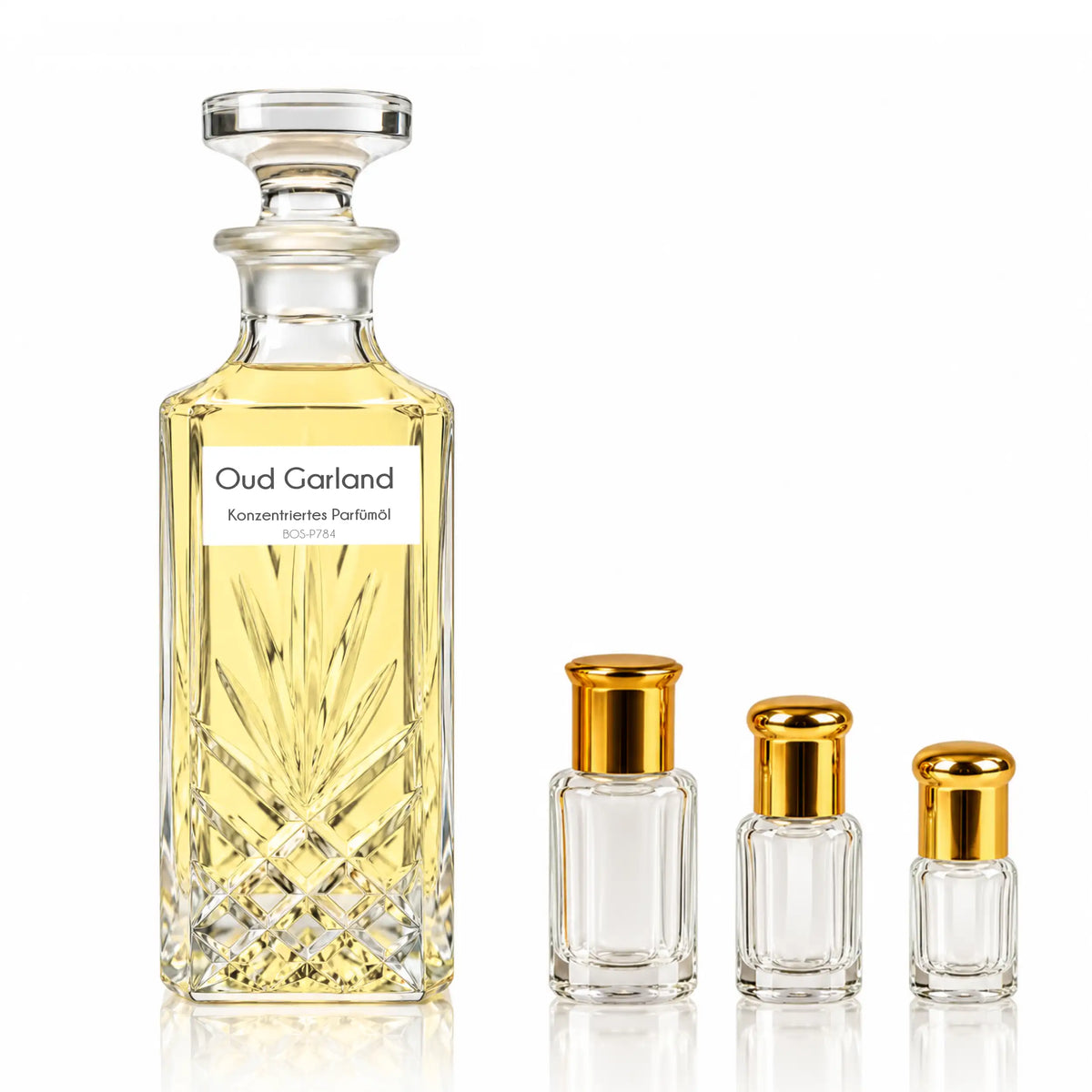 Oud Garland Parfümöl von Sultan Essancy – geschliffener Glasflakon mit goldgelbem Duftöl und weißem Etikett, daneben drei kleine Glasflakons mit goldfarbenen Verschlüssen.