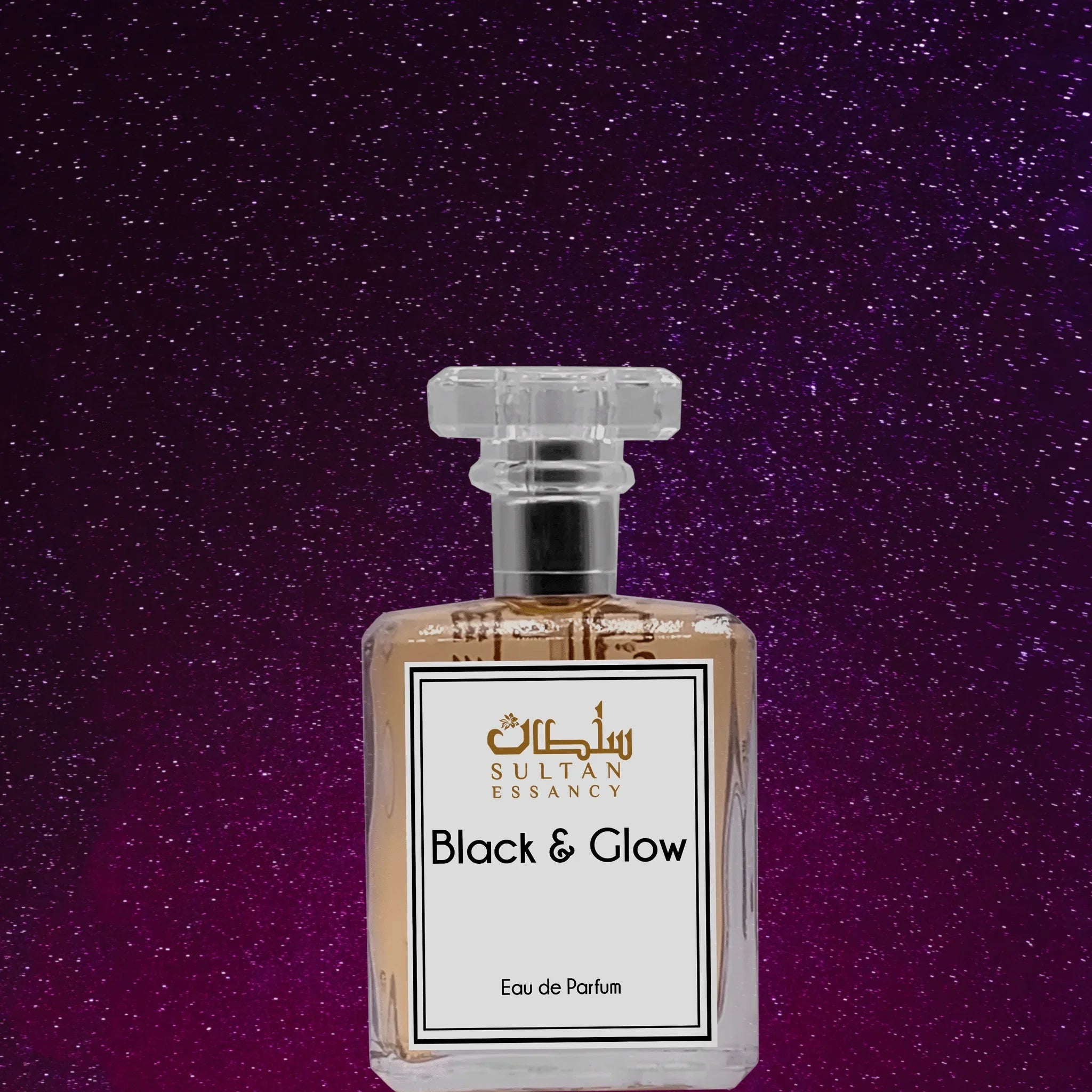Black & Glow Eau de Parfum vor violettem Glitzerhintergrund
