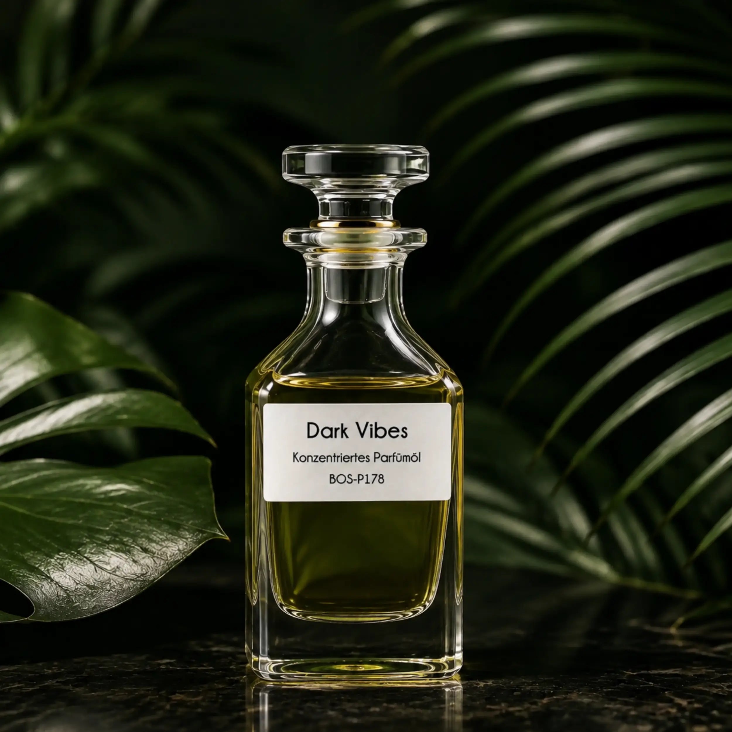Dark Vibes Herren Parfümöl von Sultan Essancy in dunkler, eleganter Duftinszenierung mit grünen Pflanzen und luxuriöser Atmosphäre